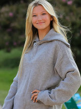 Load image into Gallery viewer, RIBBED HALF ZIP SWEATER
