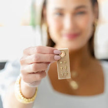 Load image into Gallery viewer, Cross Velvet Stud Gift Set Gold
