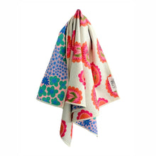 Load image into Gallery viewer, CRAE MARILYN REVERSIBLE HAND TOWEL
