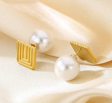 Load image into Gallery viewer, Gina Carmen Reversible Pearl Earrings E-24-20
