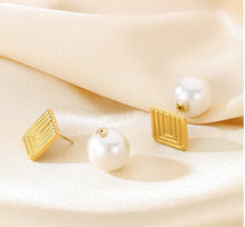 Load image into Gallery viewer, Gina Carmen Reversible Pearl Earrings E-24-20
